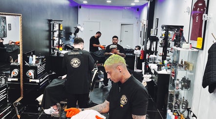 Gambar Monopoly Barber Club 3