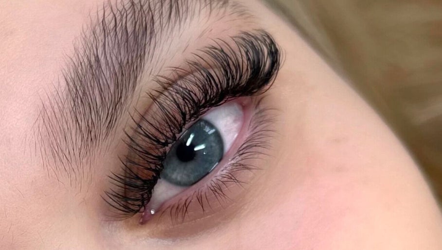 LUXE Lash and Aesthetics – obraz 1