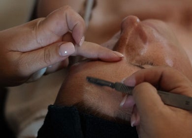 Gezichtsbehandeling bij Zen&Zo, Hemiksem, Vlaanderen, BE met huidverzorging.