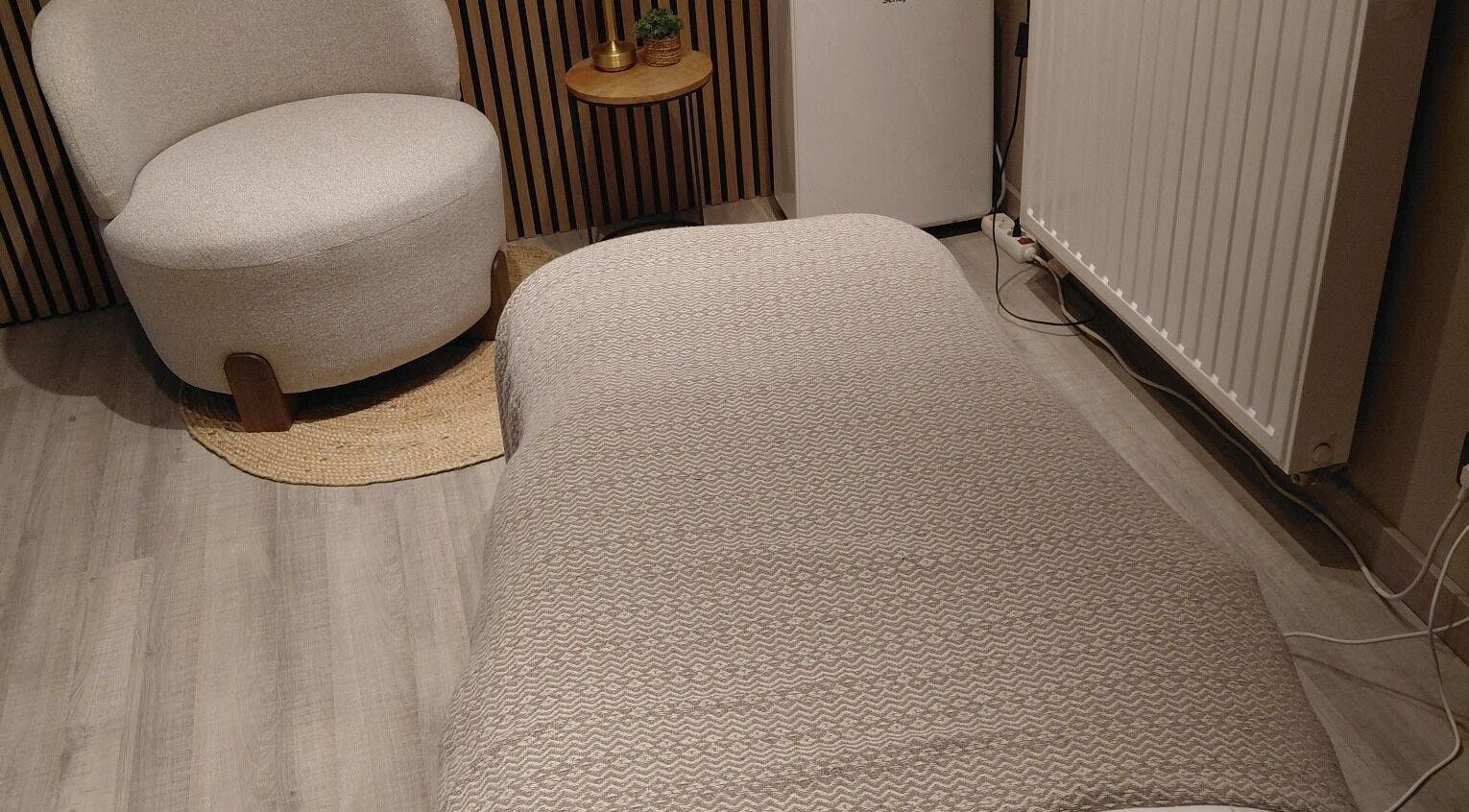 Comfortabele wellnessruimte bij Zen&Zo in Hemiksem, Vlaanderen, BE met stijlvolle, natuurlijke inrichting.