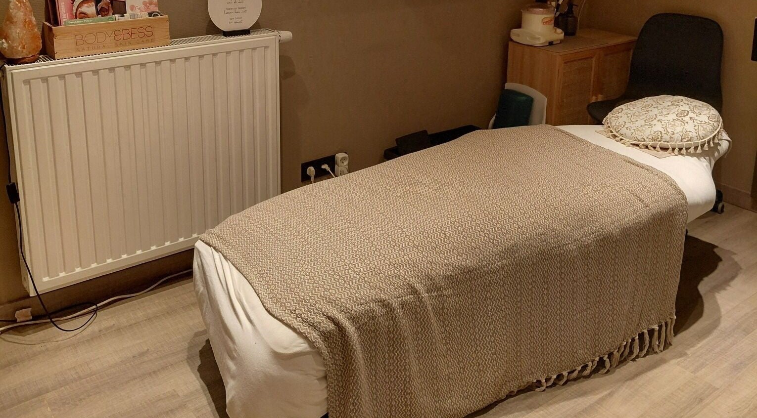 Ontspanningsruimte bij Zen&Zo in Hemiksem, Vlaanderen, BE met rustgevende inrichting.