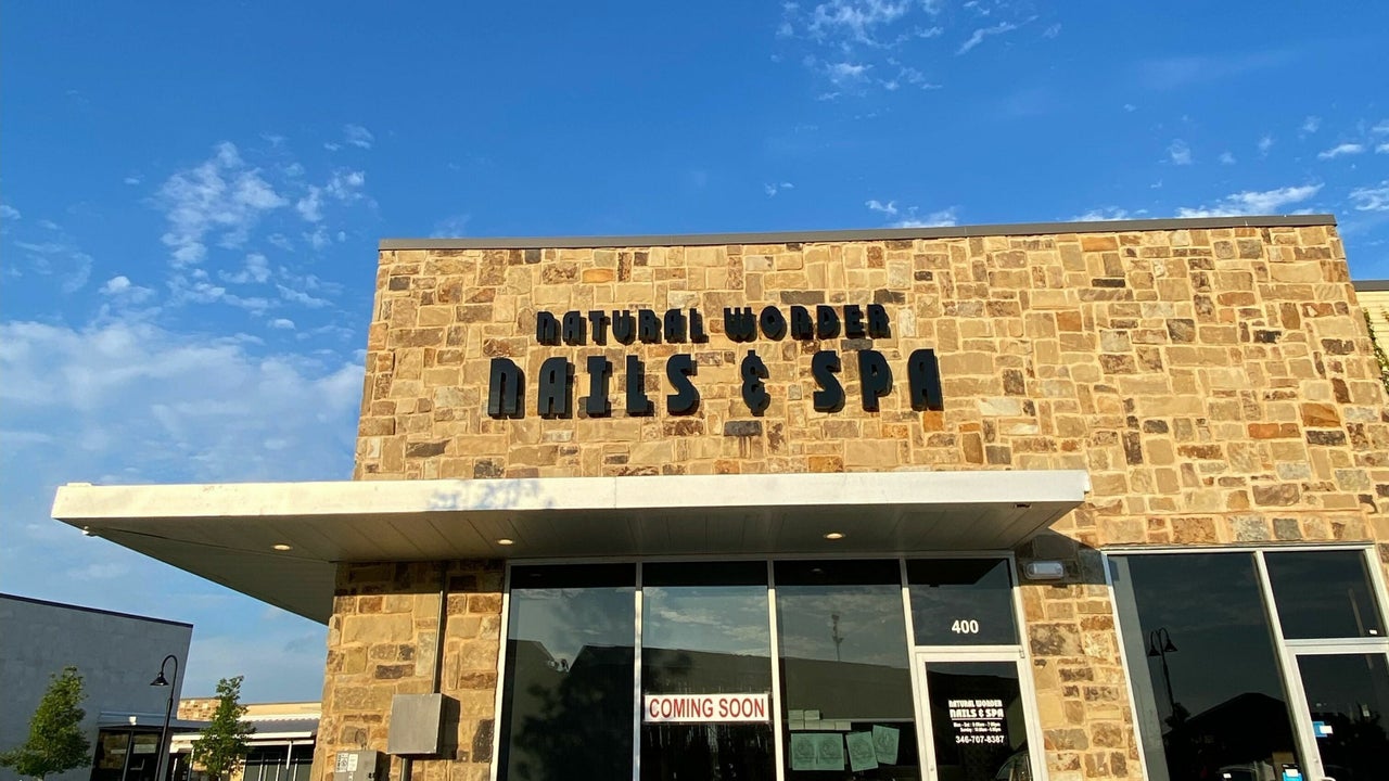 Natural Wonder Nails & Spa - 6631 West Cross Creek Bend Lane 400