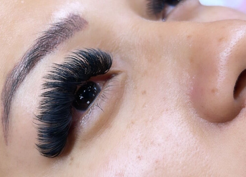 Close-up of eyelash extension at Babe Cave Studio, River Oaks, Texas, US for a stunning enhancement.