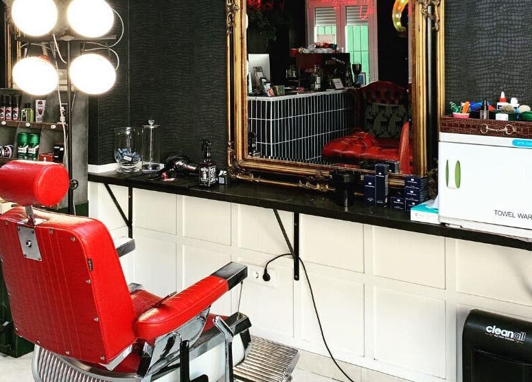Chic barber chair setup at SPACE by Jason, Los Gallardos, Andalucía, ES featuring classic styling.