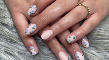 Delicate floral nail art at Cassandra Jade’s Collective, Alberton, Gauteng, ZA showcasing intricate design.