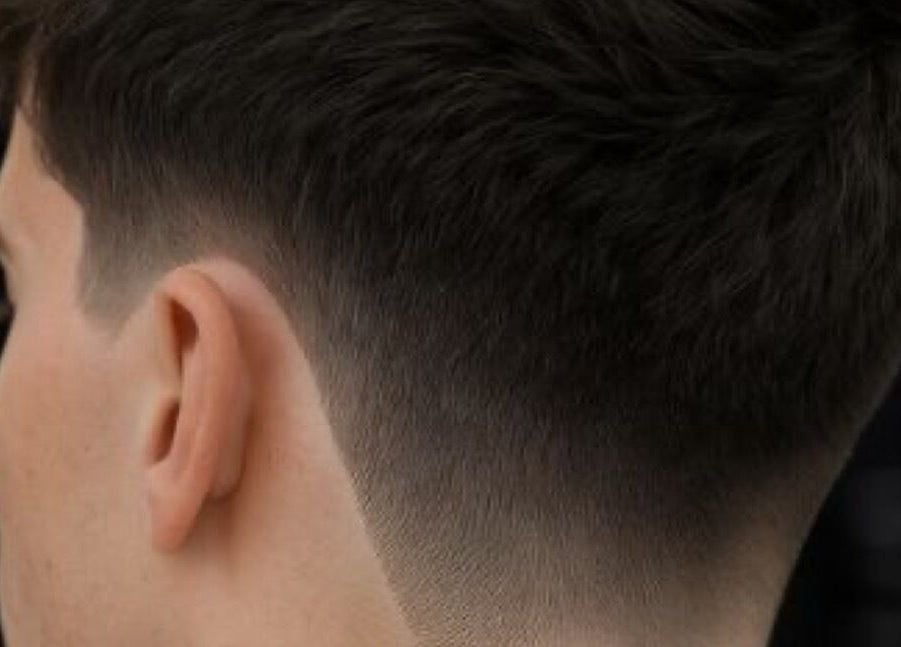 Corte de cabello moderno con degradado en Cenizo Spa, La Serena, Coquimbo, CL.