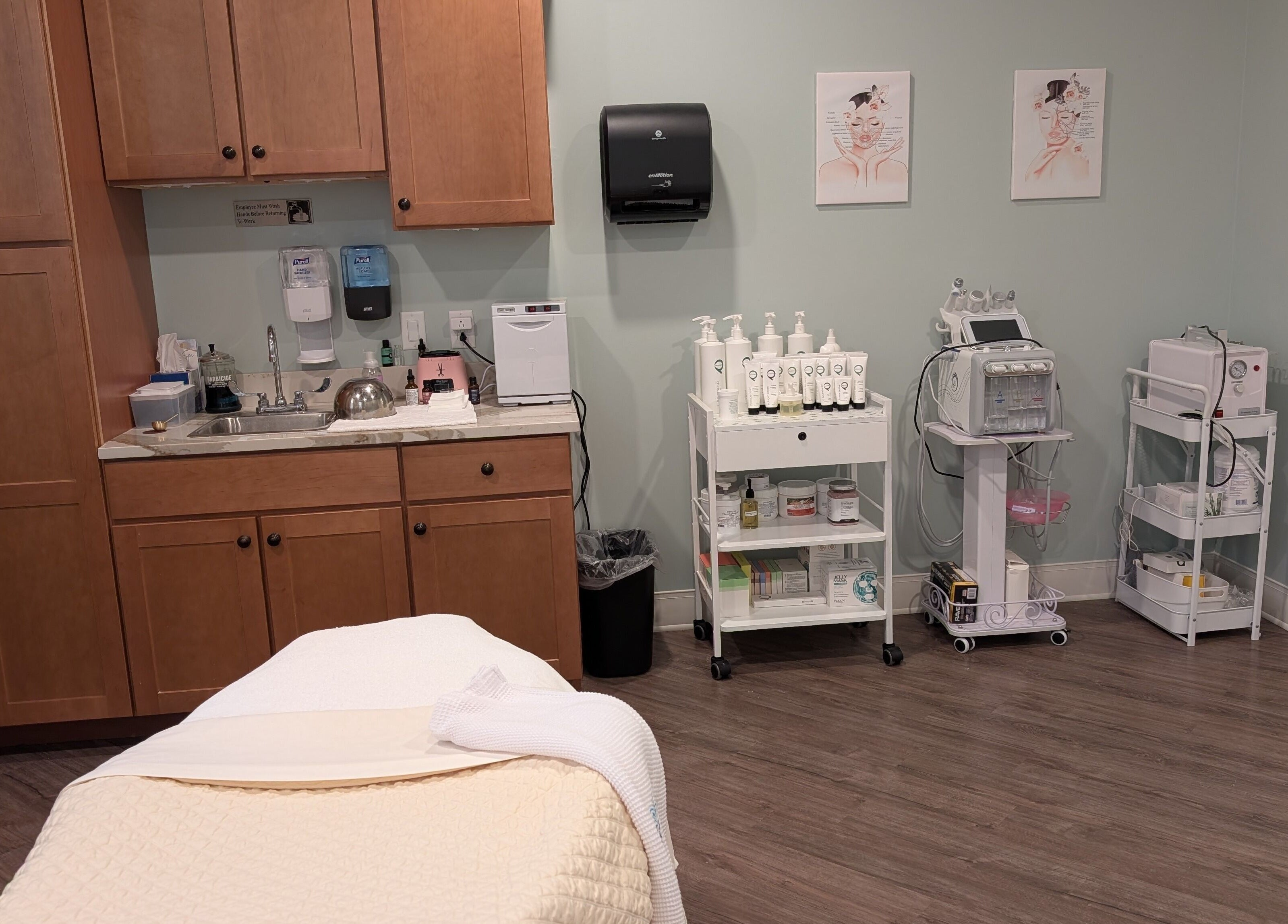 Treatment room at The Spa at The Villas Holmdel, featuring modern equipment. Located in Holmdel, New Jersey, US.