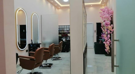 Blinkin Beauty Ladies Cosmetic & Personal Care Center imagem 2
