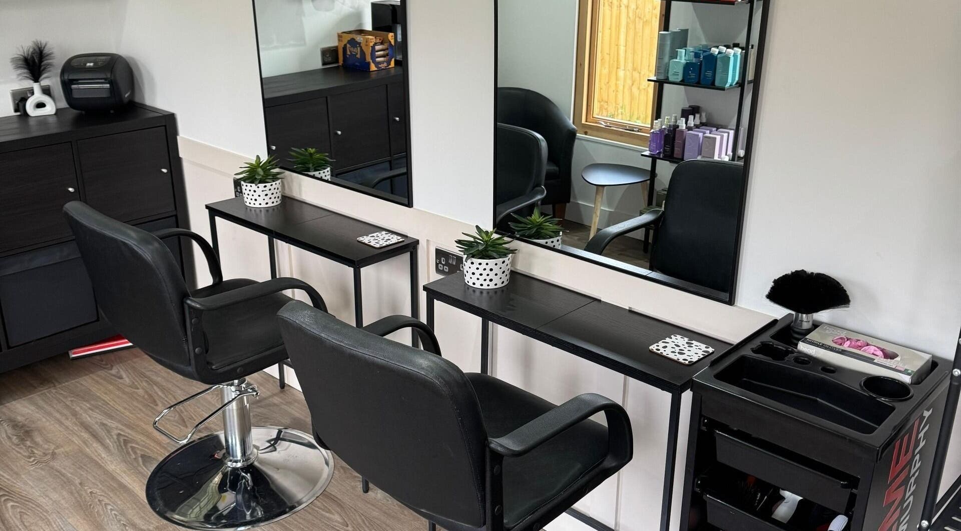 Elegant salon styling stations at Shona's Hair and Beauty, Coventry, England, GB.