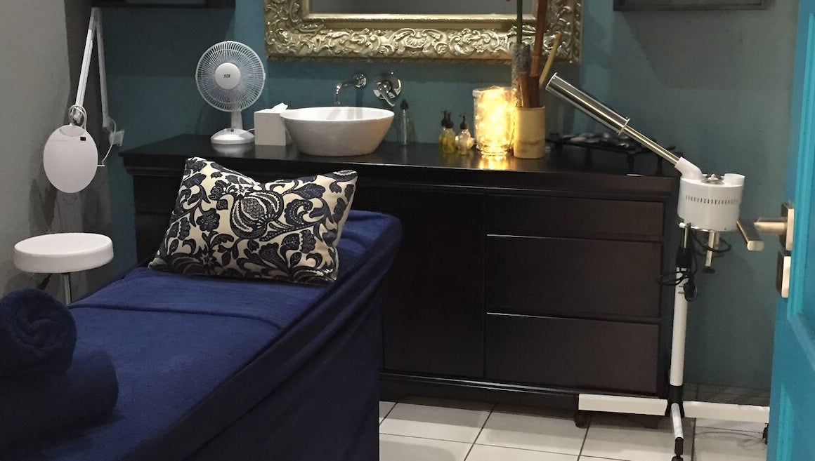 Relaxing treatment room at Sodwana Spa, Shazibe, KwaZulu-Natal, ZA with plush bed and elegant decor.