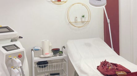 Pinsela Aesthetic
