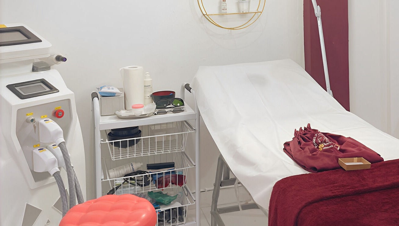 Treatment room at Pinsela Aesthetic in Bali, Bali, ID, featuring a clean bed and advanced skincare equipment.