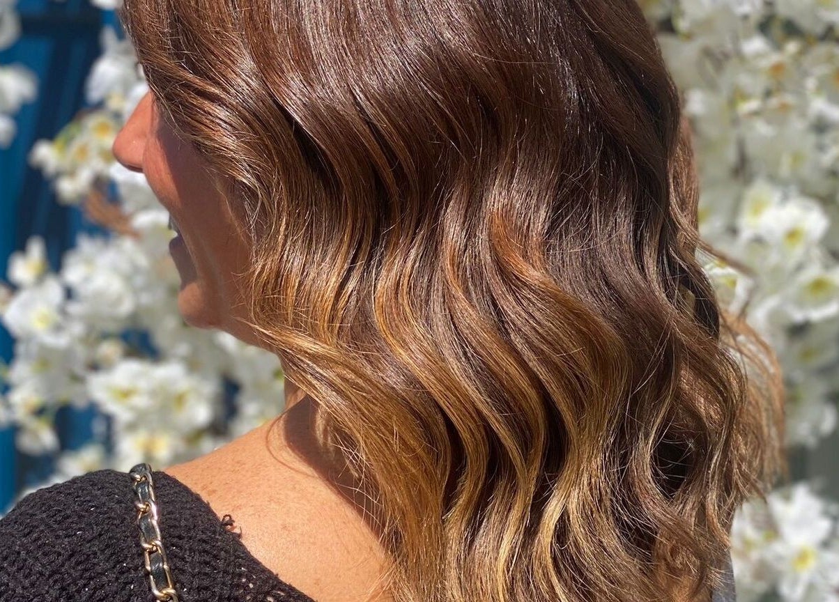 Elegant wavy hairstyle at Prettyme Hair and Beauty, Derby, England, GB, featuring rich brunette tones.