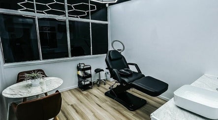 Krownd Mens Aesthetic Clinic | Gold Coast slika 2