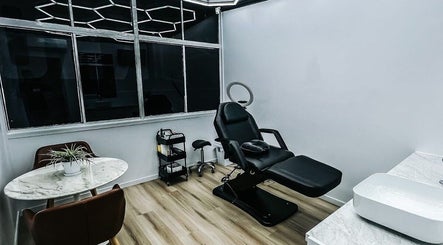 Krownd Mens Aesthetic Clinic | Gold Coast slika 3