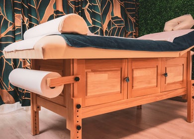Masa de masaj confortabilă la Kineto Baloo, 1 Decembrie, Județul Ilfov, RO, cu design elegant.
