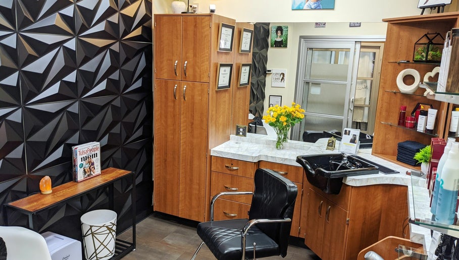 Vickie Sue McKenna, Curl Stylist with Sola Salons image 1