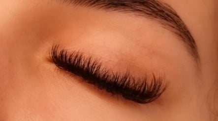 Lashes by Gin image 2