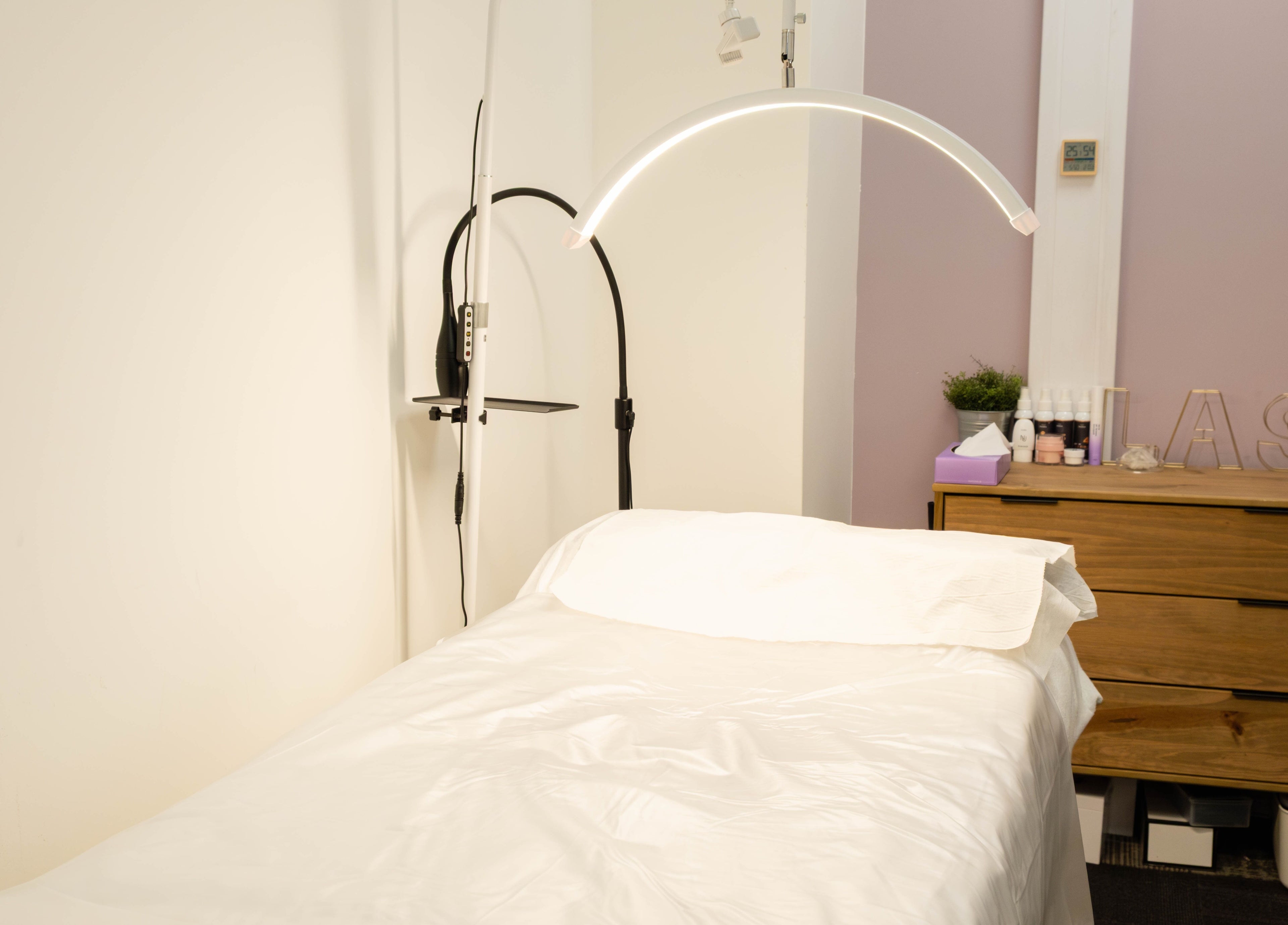 Cozy treatment room at BIYU Lash Hanover Sq., London, England, GB with a soft bed and elegant decor.