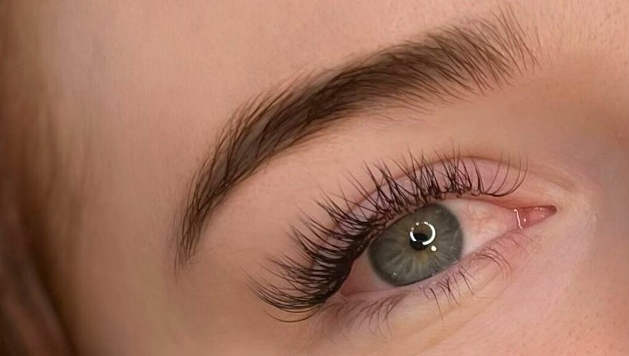 Little Green Brow and Lashes 1paveikslėlis
