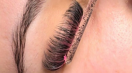 Jazzabelle Lashes and Brows image 2