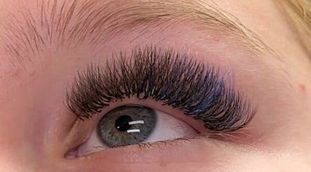 Jazzabelle Lashes and Brows image 3