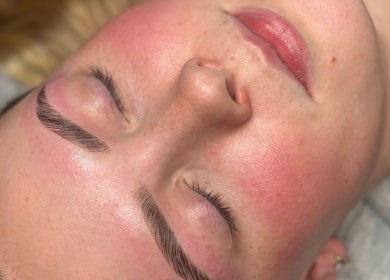 Close-up of expertly groomed eyebrows at Defined and Dewy Beauty in Melbourne, Victoria, AU.
