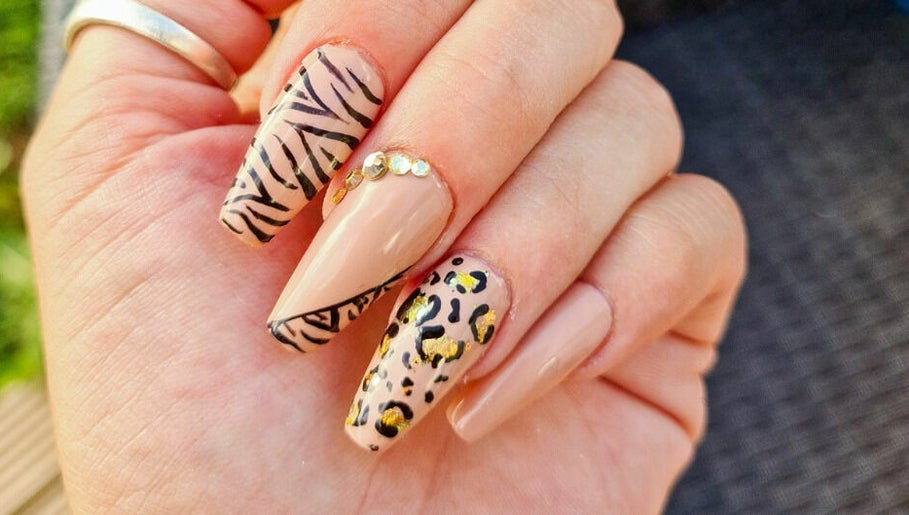 R May Nails image 1