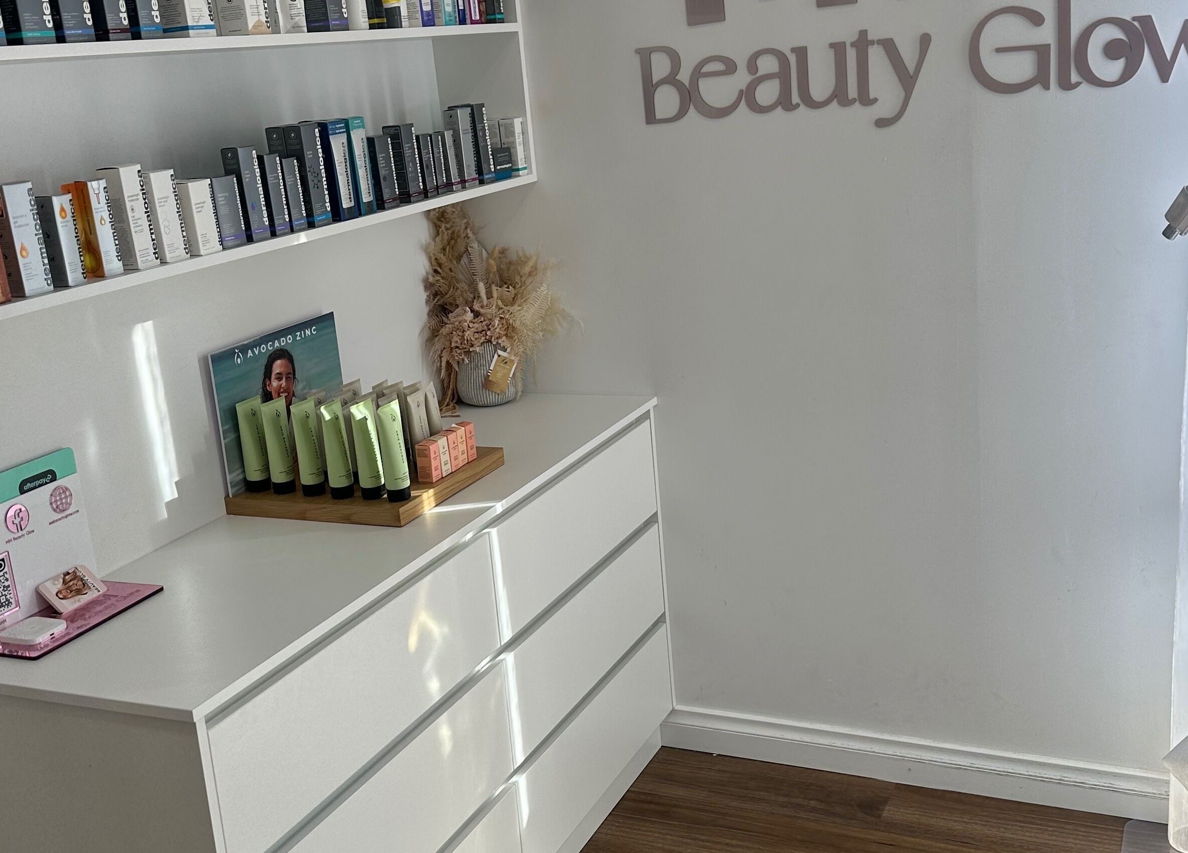 MM Beauty Glow product display and decor in Noranda, Western Australia, AU.