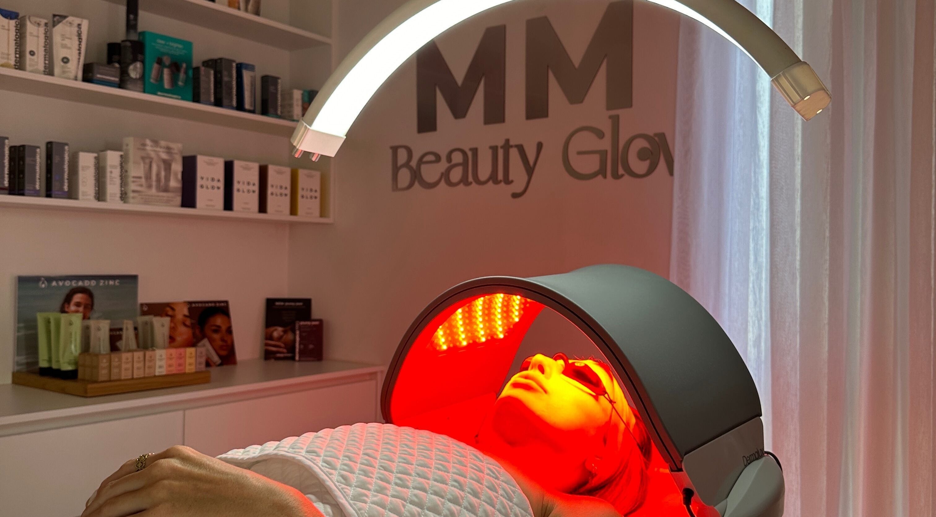 Red light therapy at MM Beauty Glow spa in Noranda, Western Australia, AU enhances skin health.