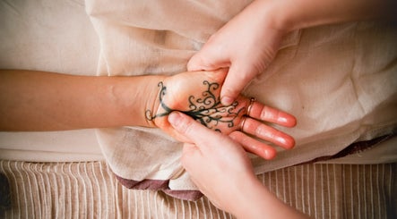 Ayurvedic Yoga Massage with Despina - existing clients/by recommendation only Bild 2
