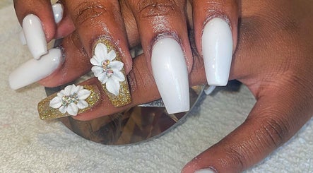 LavishNailz By a Queen