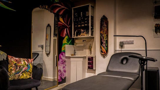 Lucky Bird Tattoo Studio