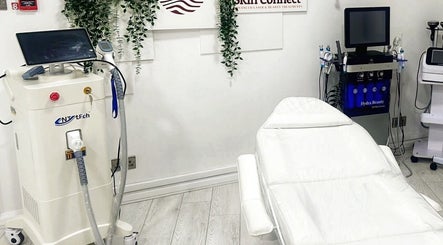 Modern treatment room at Cosmederm Clinic - Dr Aryan in Birmingham, England, GB with advanced beauty equipment.