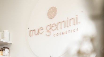 True Gemini Cosmetics, bild 2