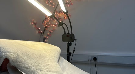 Warm ambiance in treatment room at Velvet Beauty, London, England, GB with professional lighting setup.