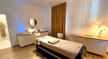 Salon spa elegant la Cosalinda Beauty & Skincare - Centru Agreat Biologique Recherche, Voluntari, Județul Ilfov, RO.