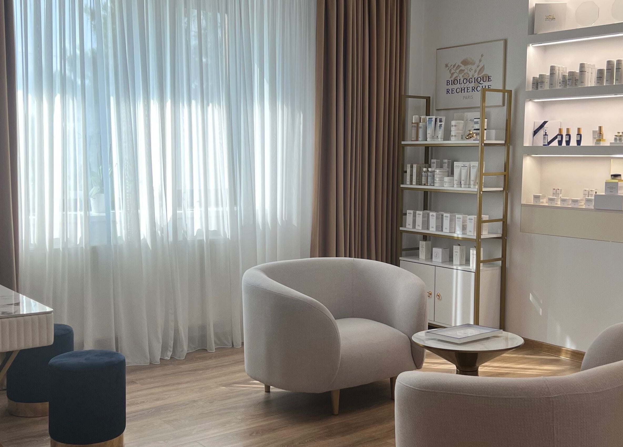 Salon elegant la Cosalinda Beauty & Skincare - Centru Agreat Biologique Recherche, Voluntari, Județul Ilfov, RO.