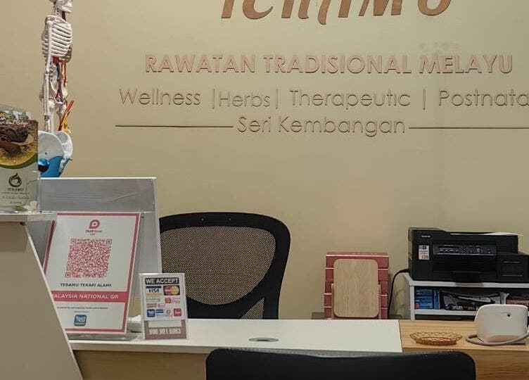 Interior of Teramu Terapi Alami reception in Seri Kembangan, Selangor, MY showcasing traditional wellness setup.