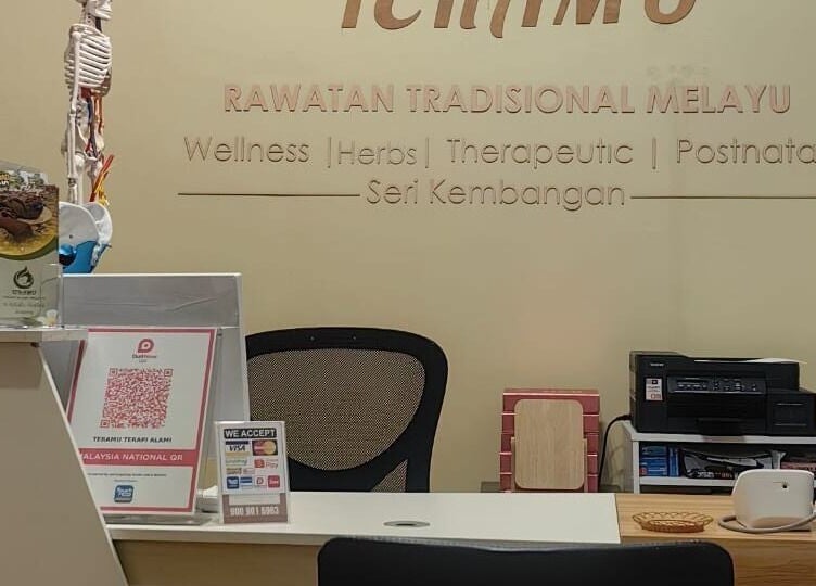 Interior of Teramu Terapi Alami reception in Seri Kembangan, Selangor, MY showcasing traditional wellness setup.
