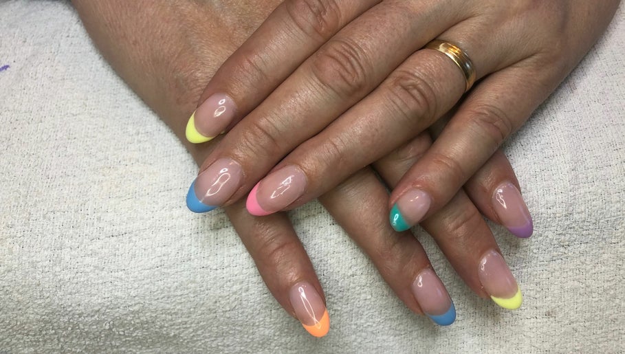 Lydia's Nails and Family Coaching image 1