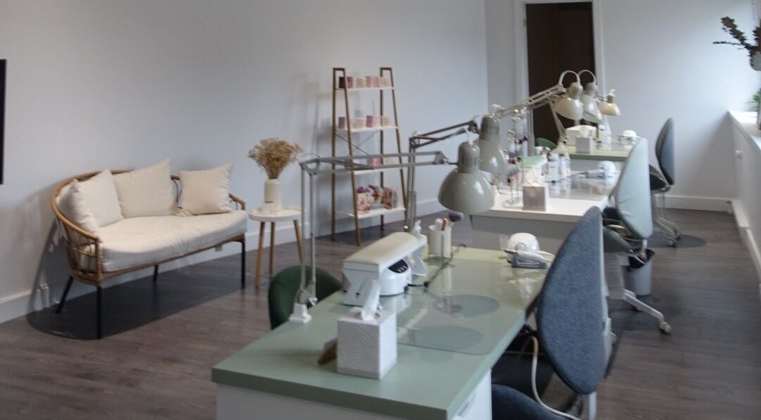 Modern nail salon interior at By Ashlyy, Montréal, Québec, CA, featuring sleek design and comfortable seating.