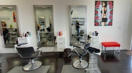 Lot 8 Salon