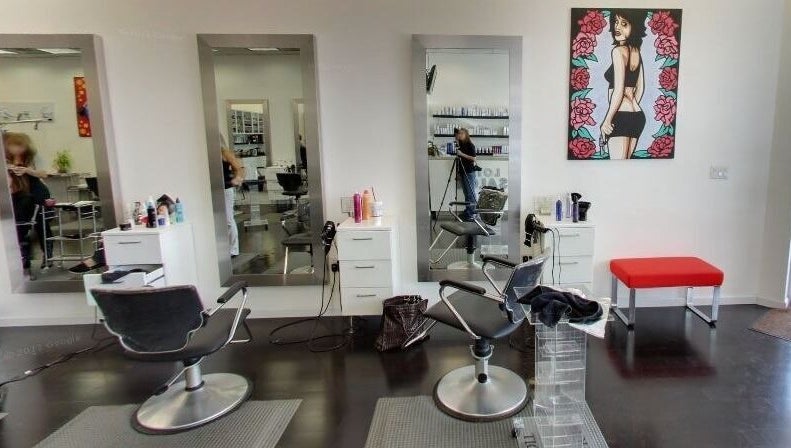 Lot 8 Salon – obraz 1