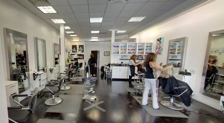 Lot 8 Salon – obraz 2