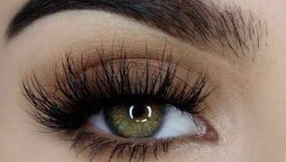 Lady Lashes image 1