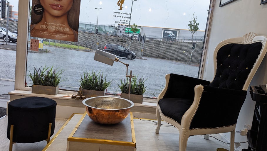 Tanya Beauty & Brow Bar image 1
