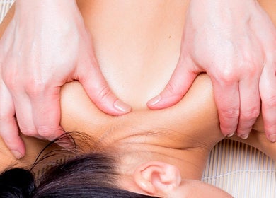 Relaxing shoulder massage at Best Massage Bali, Canggu, Indonesia, ID, enhancing wellness and tranquility.