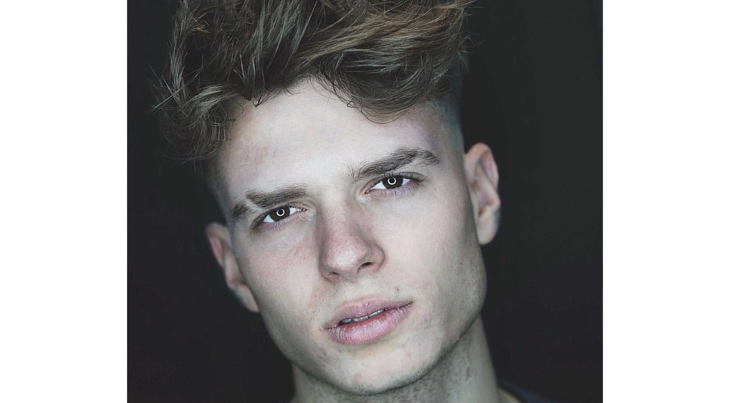 Μοντέρνο ανδρικό κούρεμα στο Just Men Coiffure, Βέροια, GR. Ιδανικό για κομψή εμφάνιση.