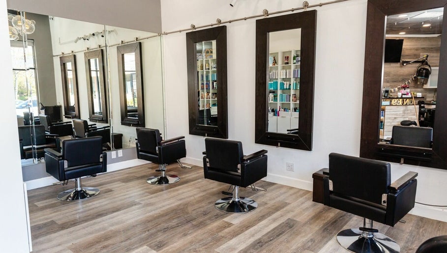 Salon One 9 kép 1